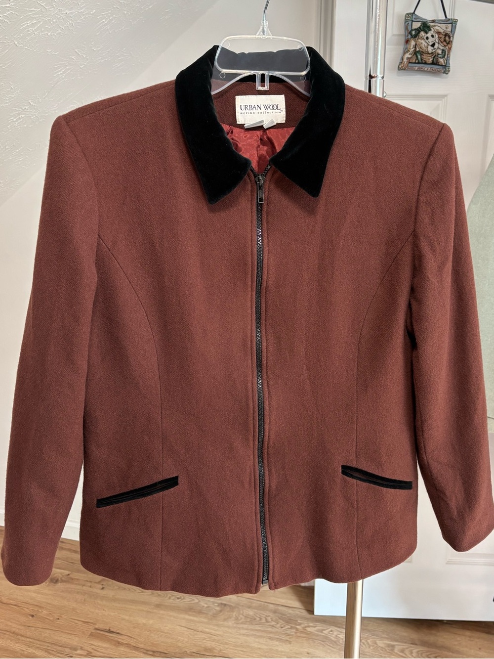 Vintage merino wool full zipper jacket with velvet collar. Size 16